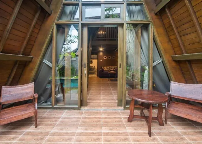 Villa Rumah Kayu Tatiya *