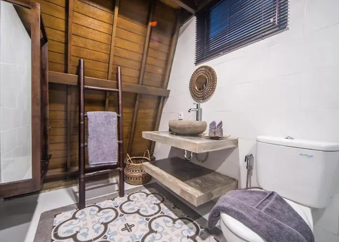 Rumah Kayu Tatiya * Jimbaran