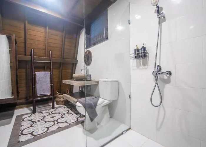 Rumah Kayu Tatiya *