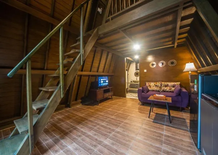 Villa Rumah Kayu Tatiya *